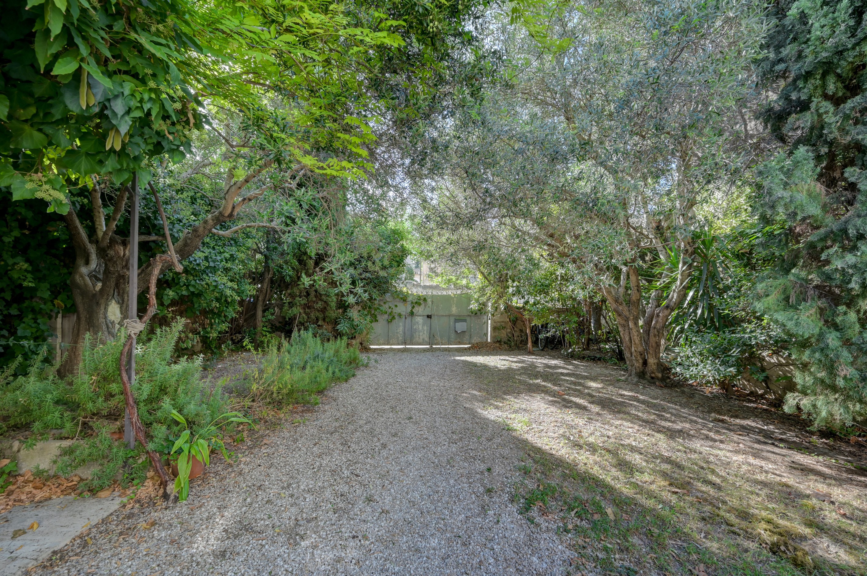  Characterful period house within walking distance of the center of Fontvieille. - 物件實景