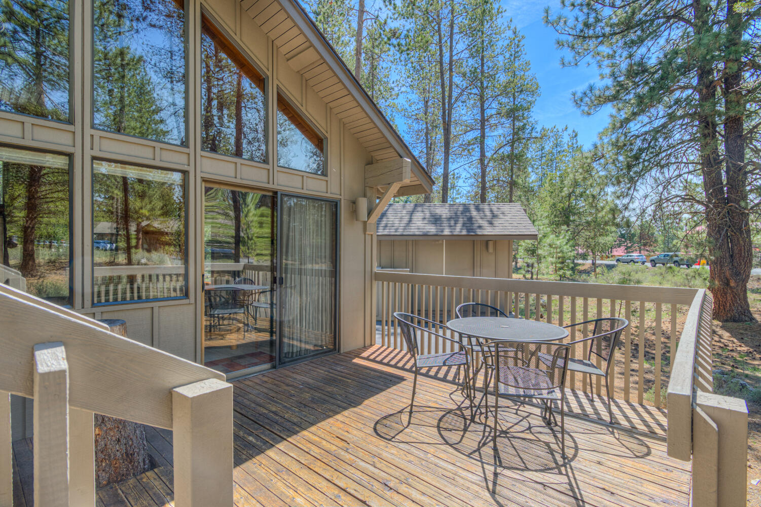 Sunriver, Oregon, 97707, United States, 3 Bedrooms Bedrooms, ,2 BathroomsBathrooms,Residential,For Sale,1878628