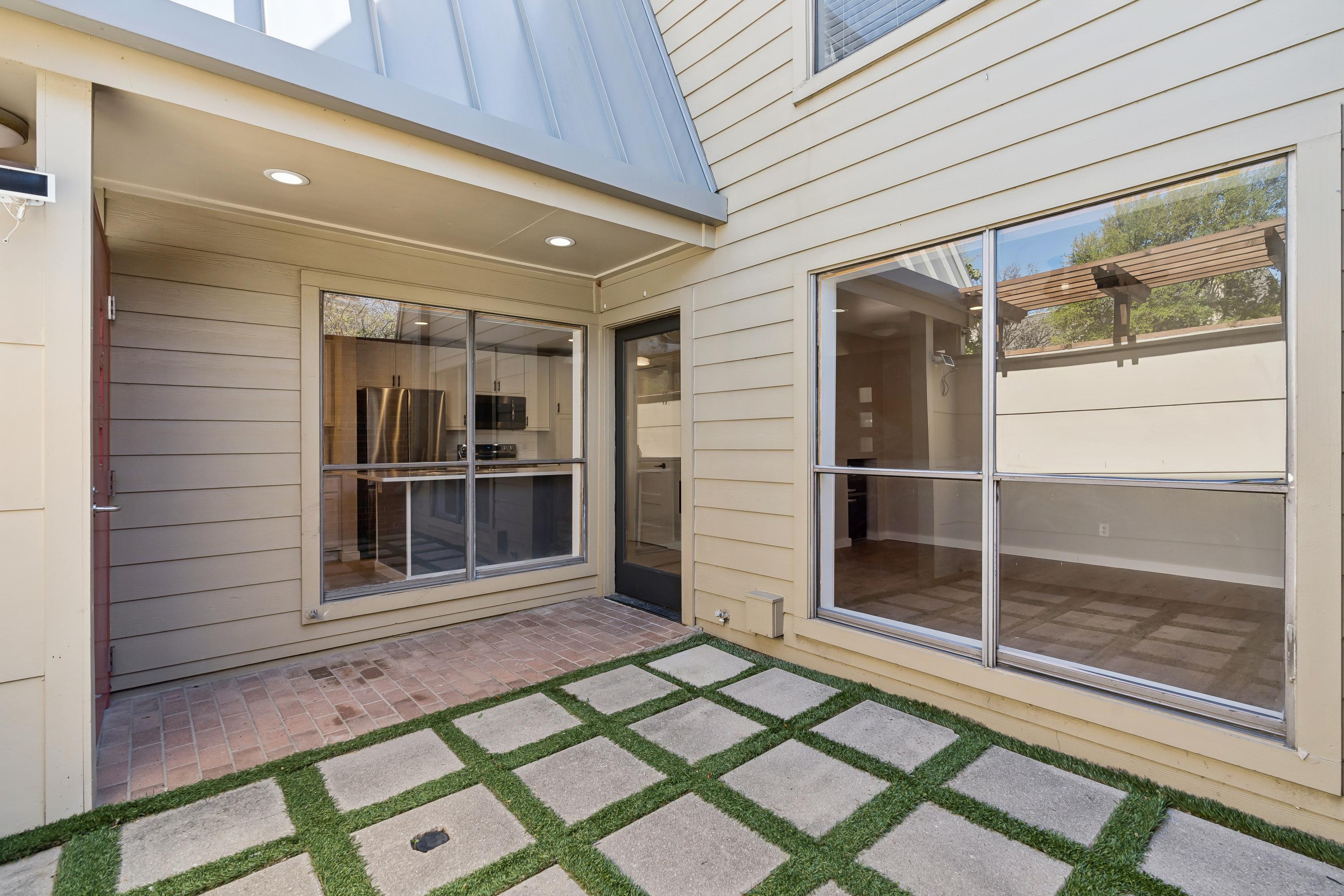  Katy Trail Condo Fully Remodeled with Private Turf Patio - 物件實景