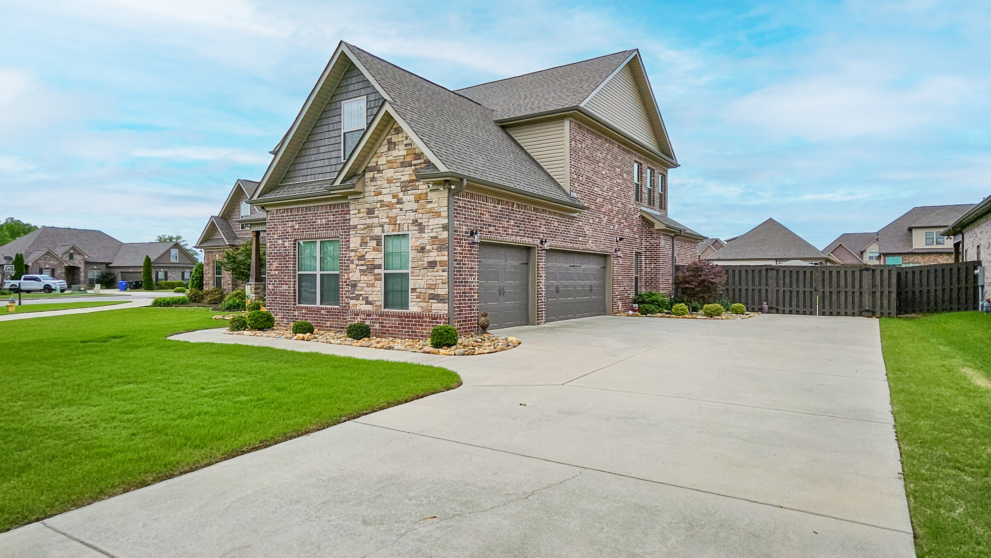 Athens, Alabama, 35613, United States, 4 Bedrooms Bedrooms, ,4 BathroomsBathrooms,Residential,For Sale,1923221