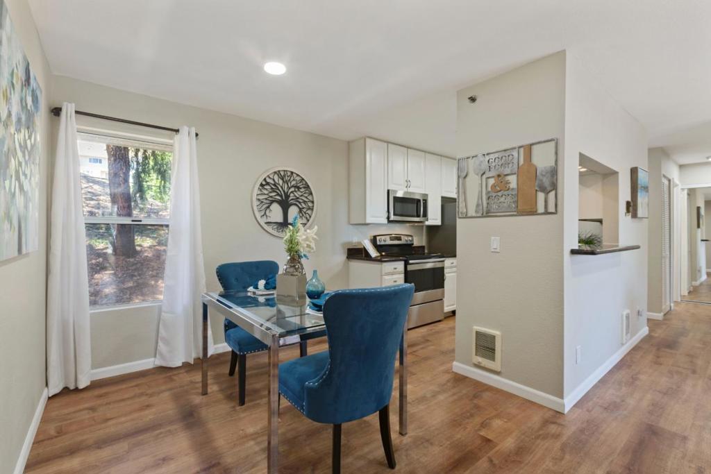 Hayward, California, 94544, United States, 2 Bedrooms Bedrooms, ,2 BathroomsBathrooms,Residential,For Sale,1983988