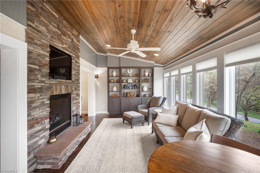Lexington, North Carolina, 27292, United States, 3 Bedrooms Bedrooms, ,3 BathroomsBathrooms,Residential,For Sale,1925490