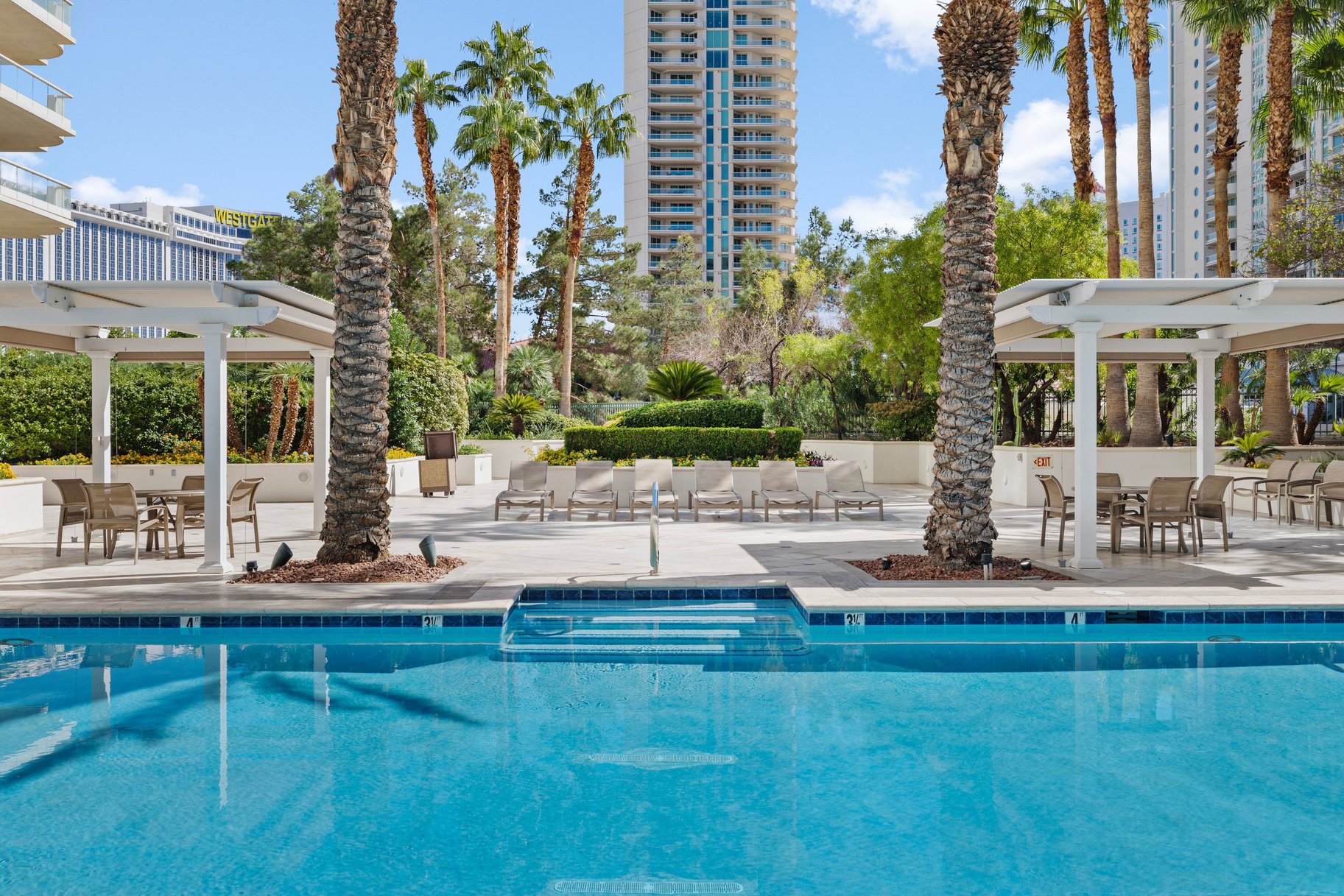  Sophisticated High-Rise Living at Turnberry Place - 物件實景