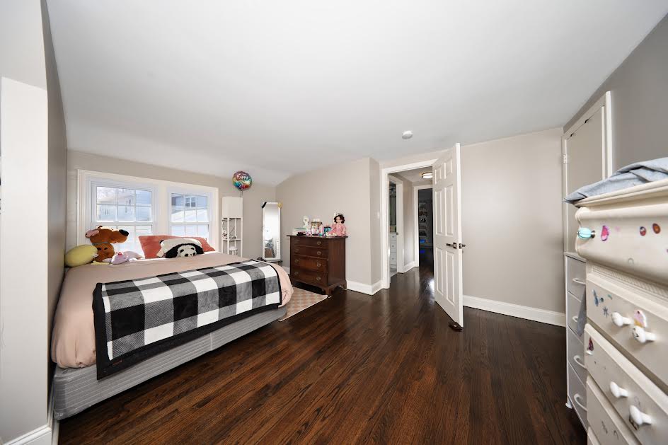 Farmington, Connecticut, 06032, United States, 4 Bedrooms Bedrooms, ,3 BathroomsBathrooms,Residential,For Sale,1974620