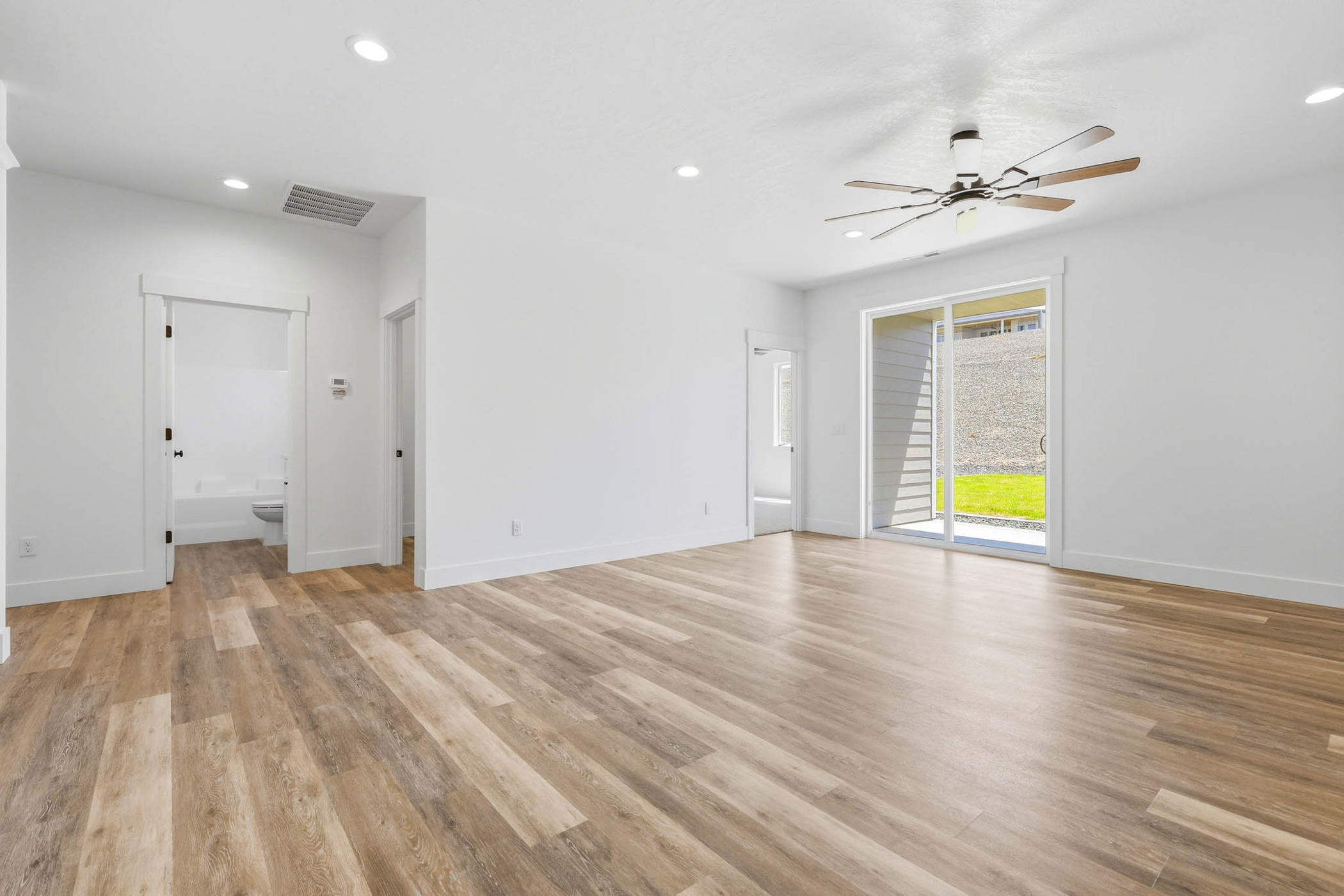  Quality builder, fully landscaped, Brand New - 物件實景