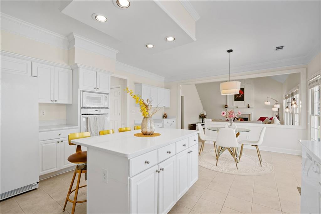 Roswell, Georgia, 30075, United States, 4 Bedrooms Bedrooms, ,3 BathroomsBathrooms,Residential,For Sale,1986078