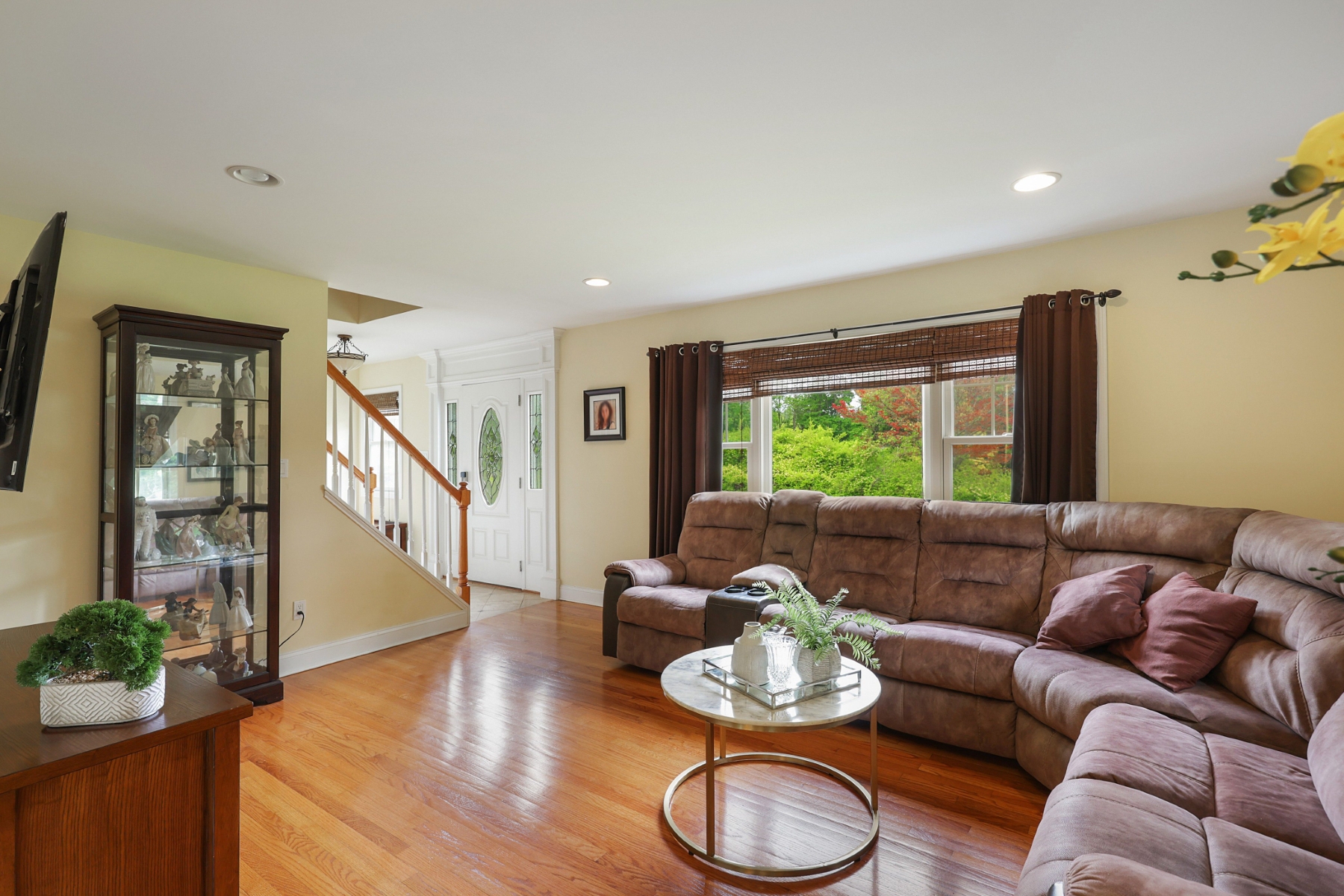  Beautifully Maintained Colonial Situated on a Quiet Cul-de-Sac - 物件實景