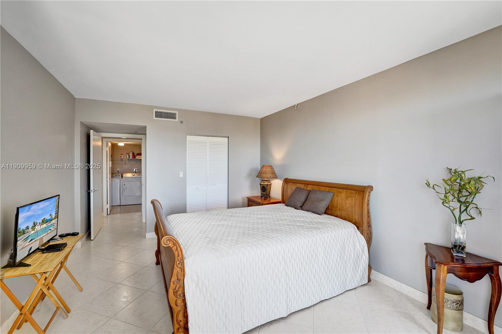 Aventura, Florida, 33180, United States, 2 Bedrooms Bedrooms, ,2 BathroomsBathrooms,Residential,For Sale,1988948