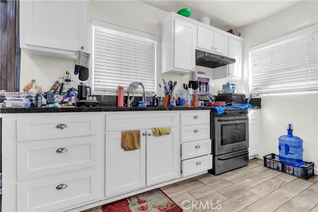 Los Angeles, California, 90003, United States, 4 Bedrooms Bedrooms, ,Residential,For Sale,1997740