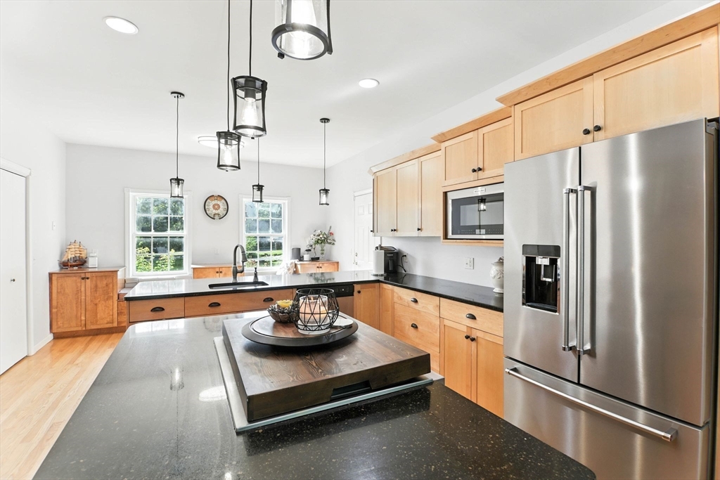Westfield, Massachusetts, 01085, United States, 4 Bedrooms Bedrooms, ,3 BathroomsBathrooms,Residential,For Sale,1942003