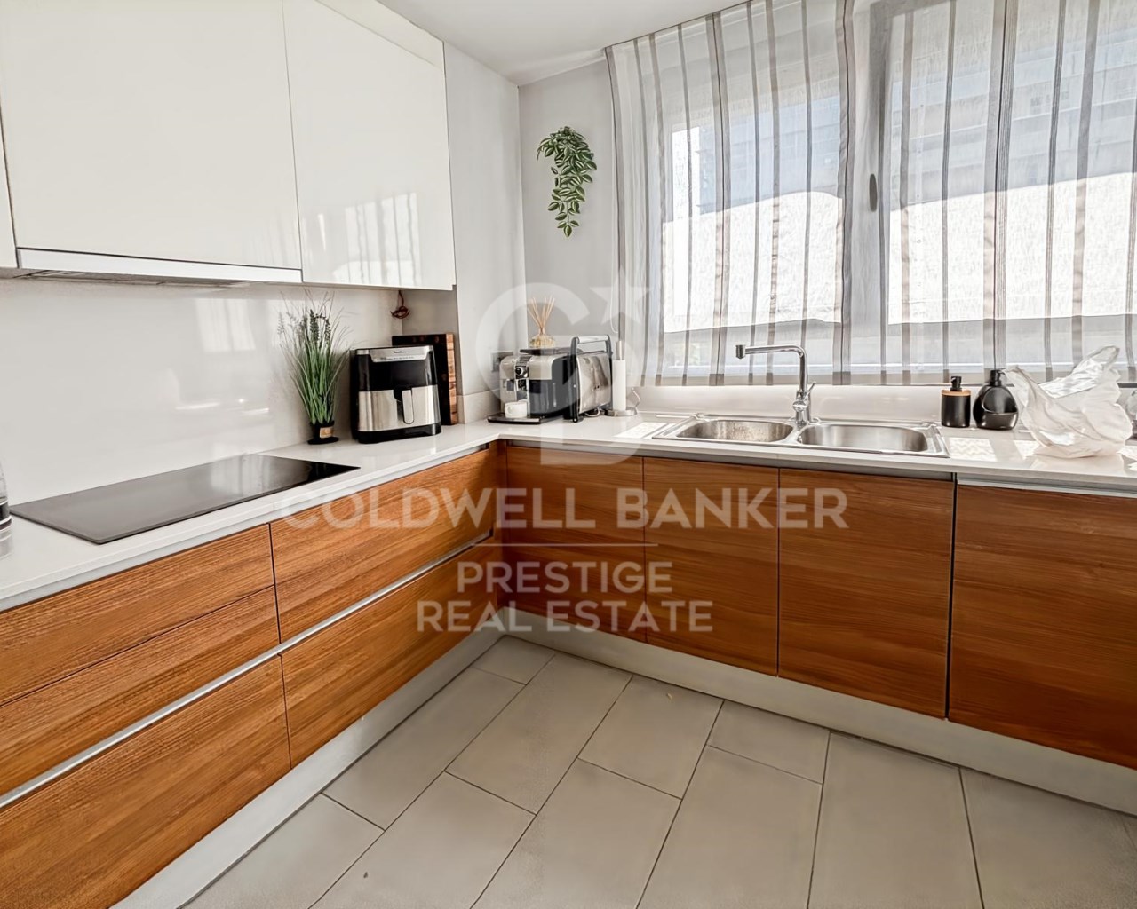 Barcelona, Catalonia, ES, 4 Bedrooms Bedrooms, ,3 BathroomsBathrooms,Residential,For Sale,1804639
