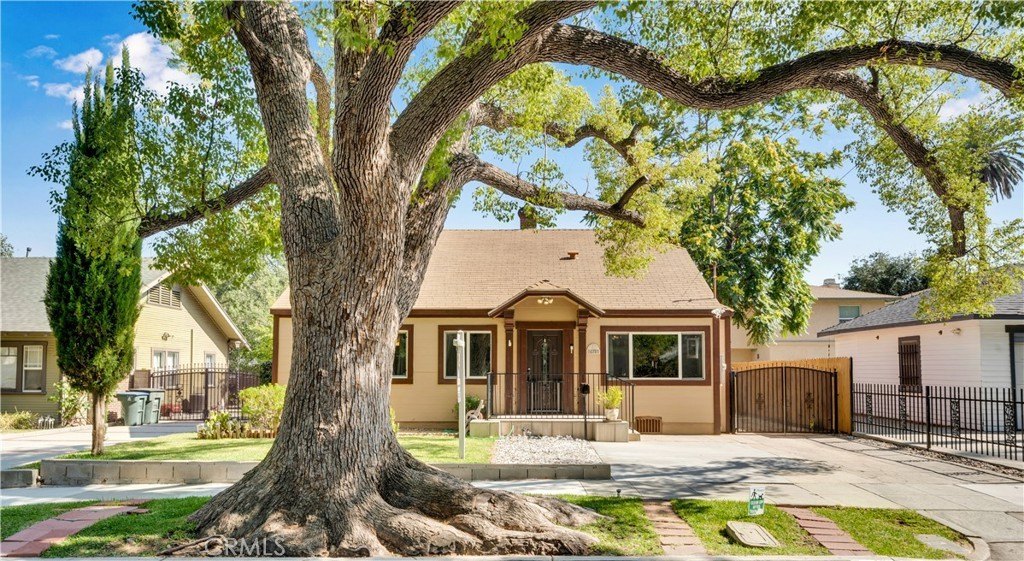 Pasadena, California, 91104, United States, 2 Bedrooms Bedrooms, ,1 BathroomBathrooms,Residential,For Sale,1944799