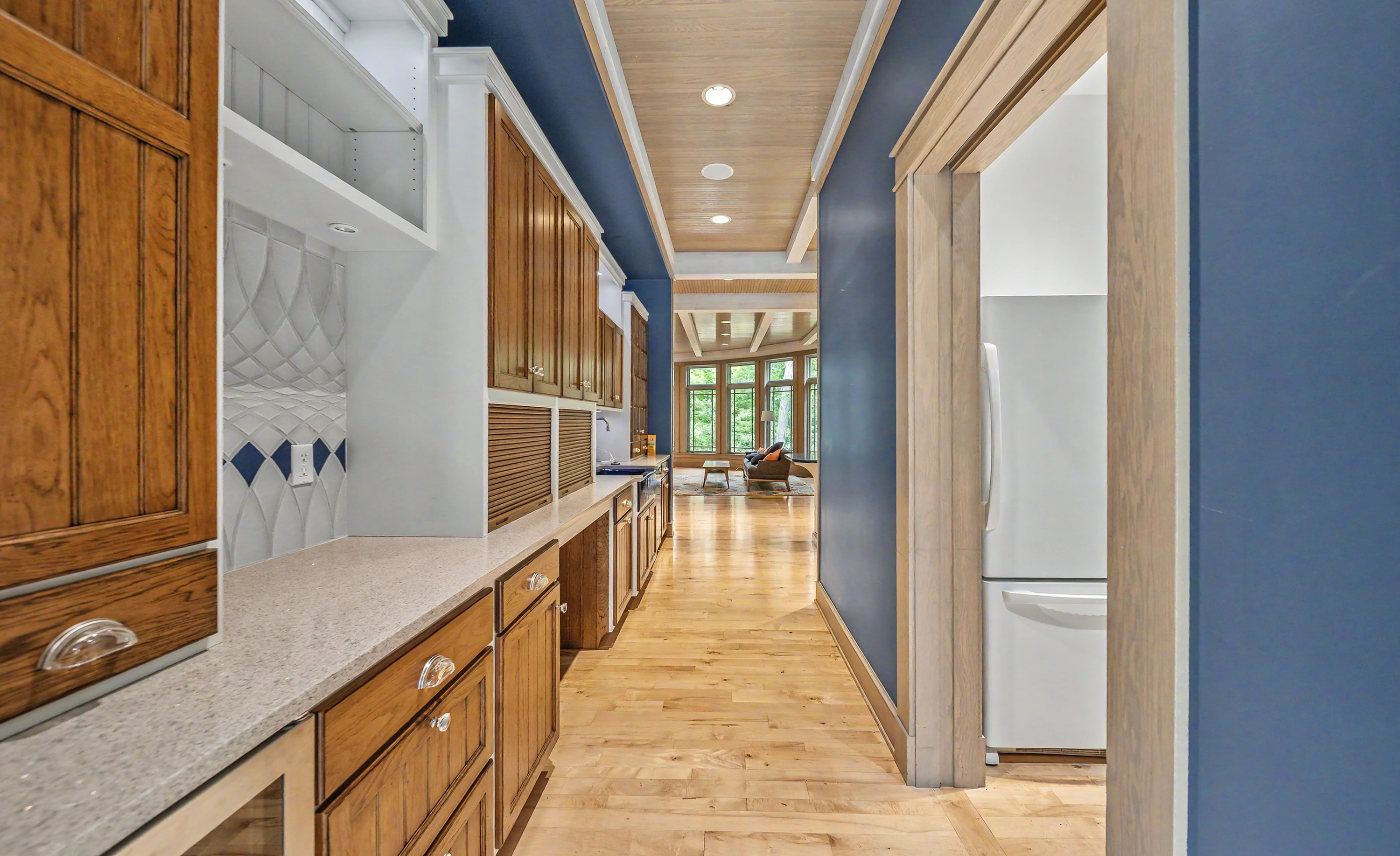  Stunning Prairie-Inspired Estate on 16 Acres of Scenic Woodlands - 物件實景