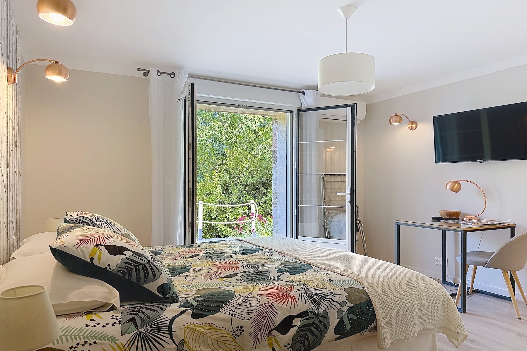  Character farmhouse near Uzès with swimming pool, landscaped garden and beautif… - 物件實景