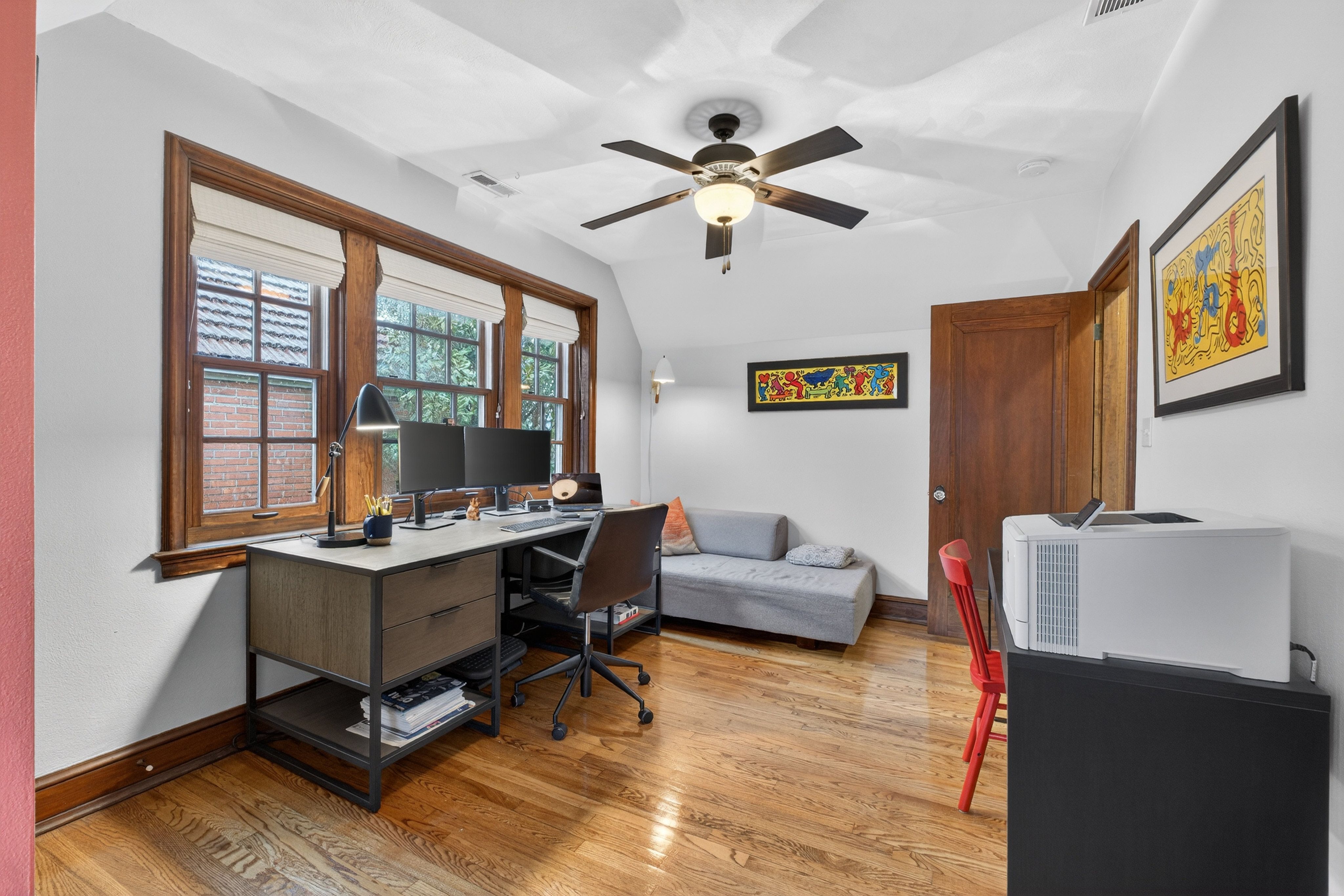  Timelessly Restored Bungalow in Hi-Pointe DeMun - 物件實景