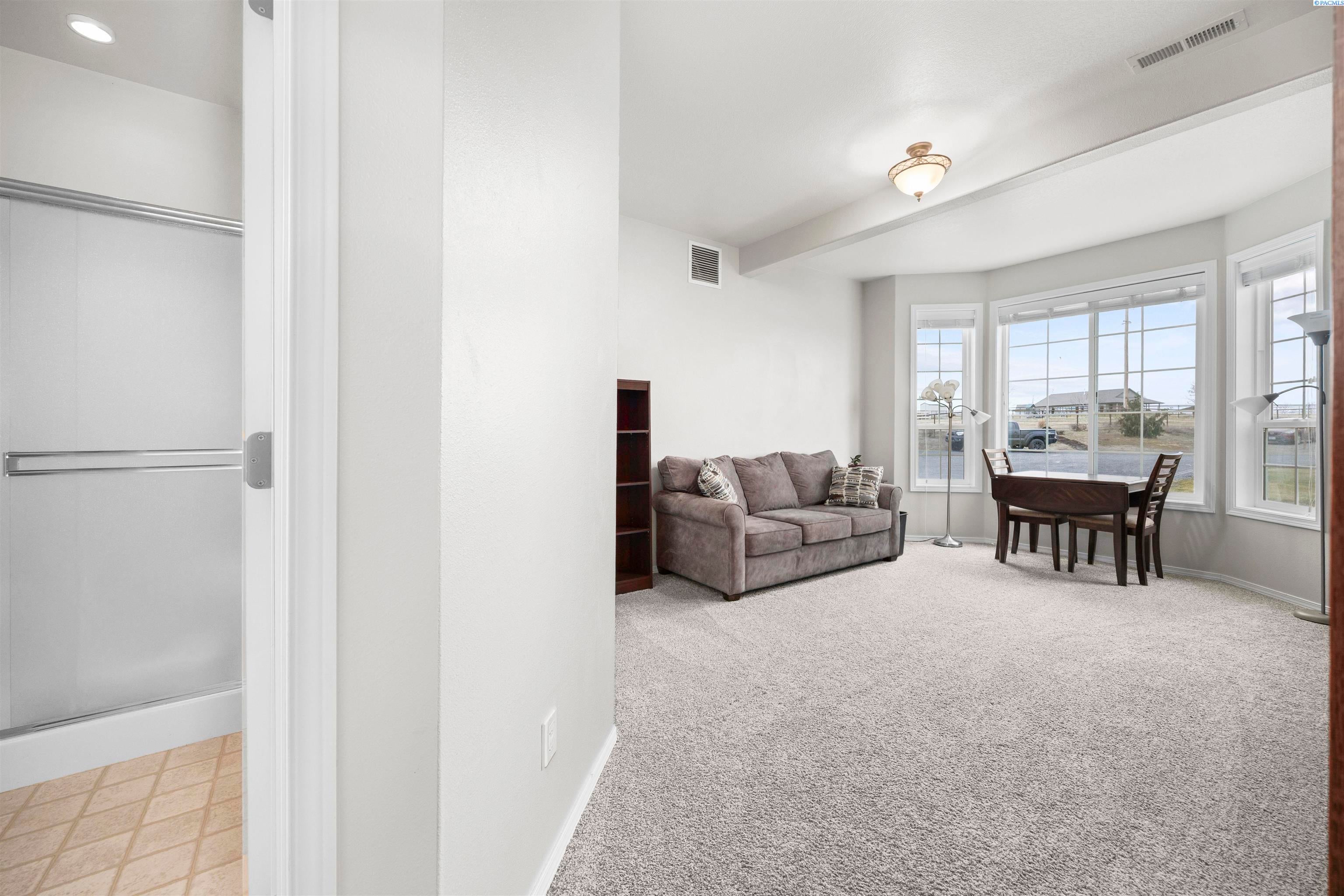 Eltopia, Washington, 99330, United States, 5 Bedrooms Bedrooms, ,4 BathroomsBathrooms,Residential,For Sale,2012124