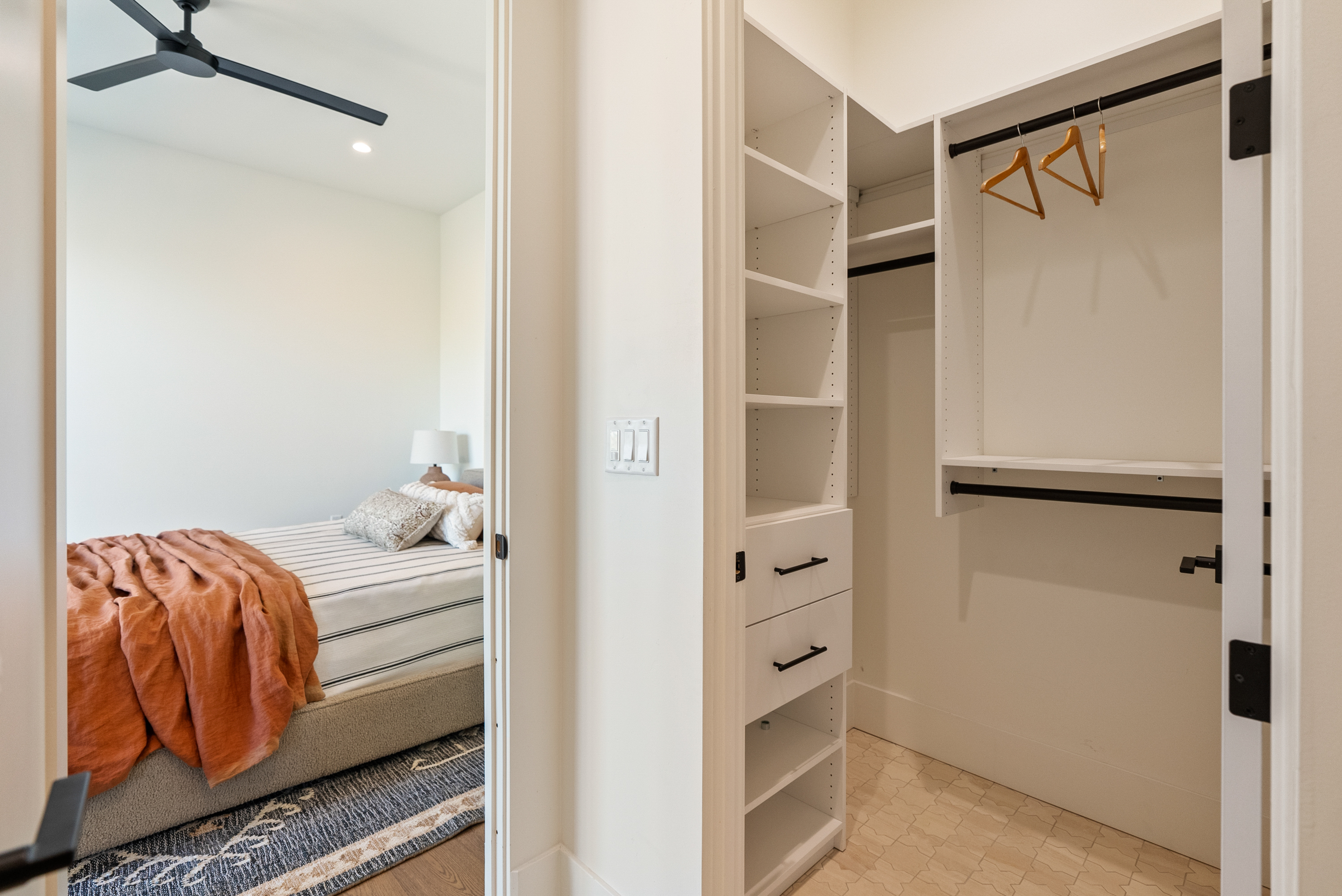  2220 Battering Rock - 物件實景