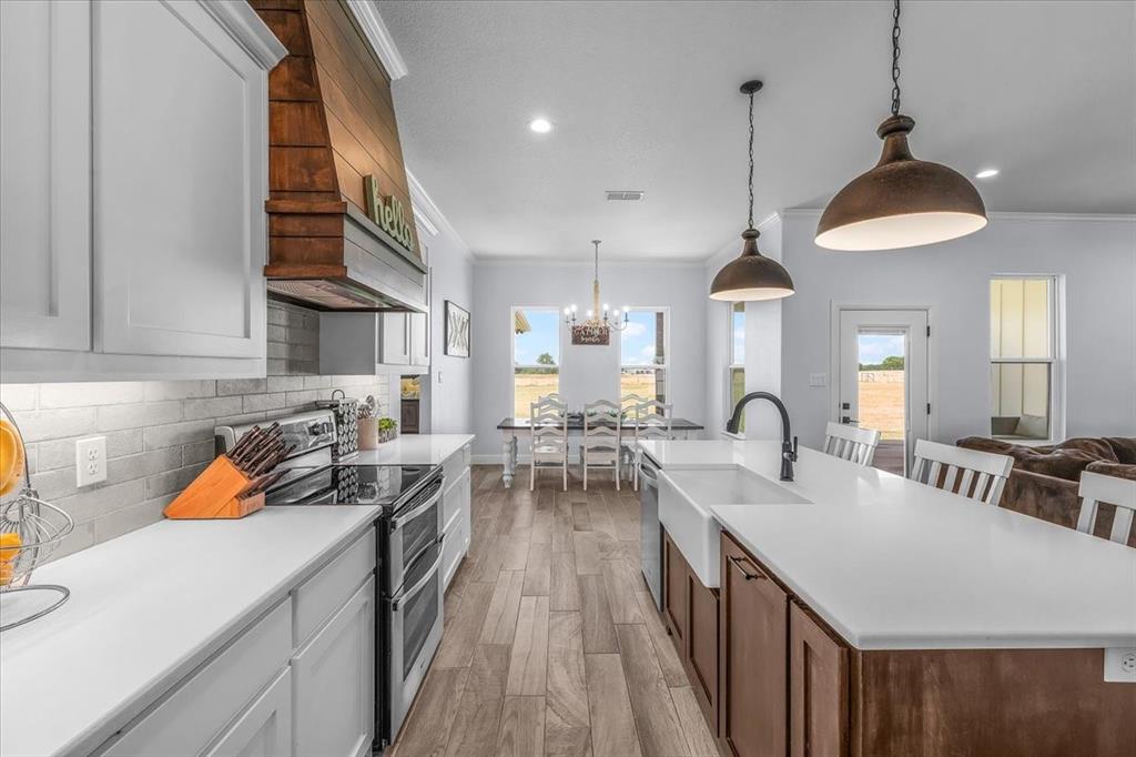 Weatherford, Texas, 76088, United States, 5 Bedrooms Bedrooms, ,4 BathroomsBathrooms,Residential,For Sale,1977479