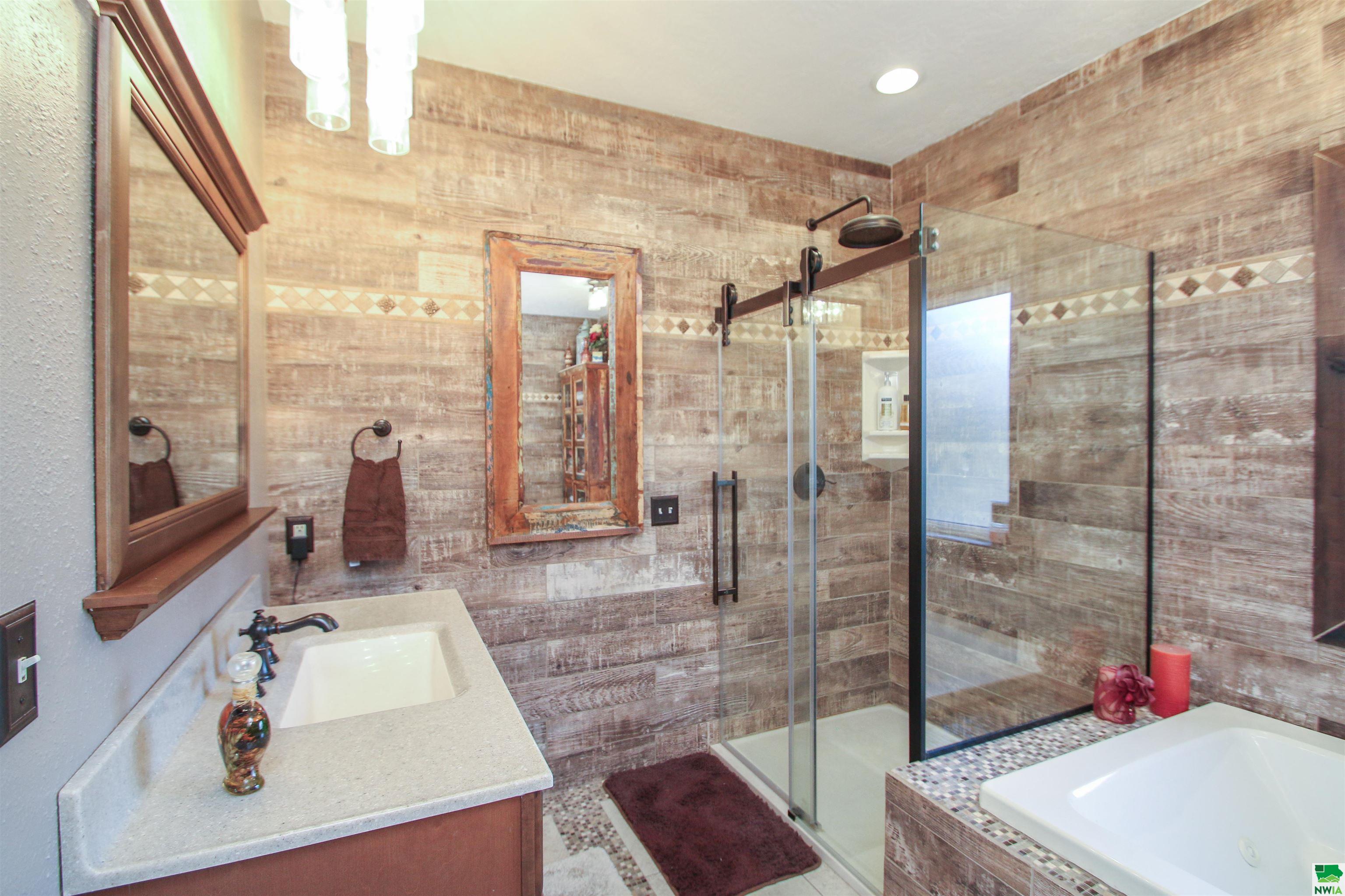 Dakota Dunes, South Dakota, 57049, United States, 5 Bedrooms Bedrooms, ,4 BathroomsBathrooms,Residential,For Sale,1928249
