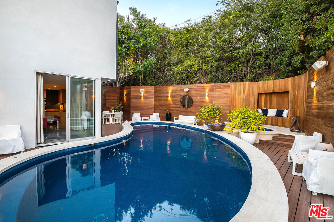 Los Angeles, California, 90069, United States, 4 Bedrooms Bedrooms, ,5 BathroomsBathrooms,Residential,For Sale,1759770
