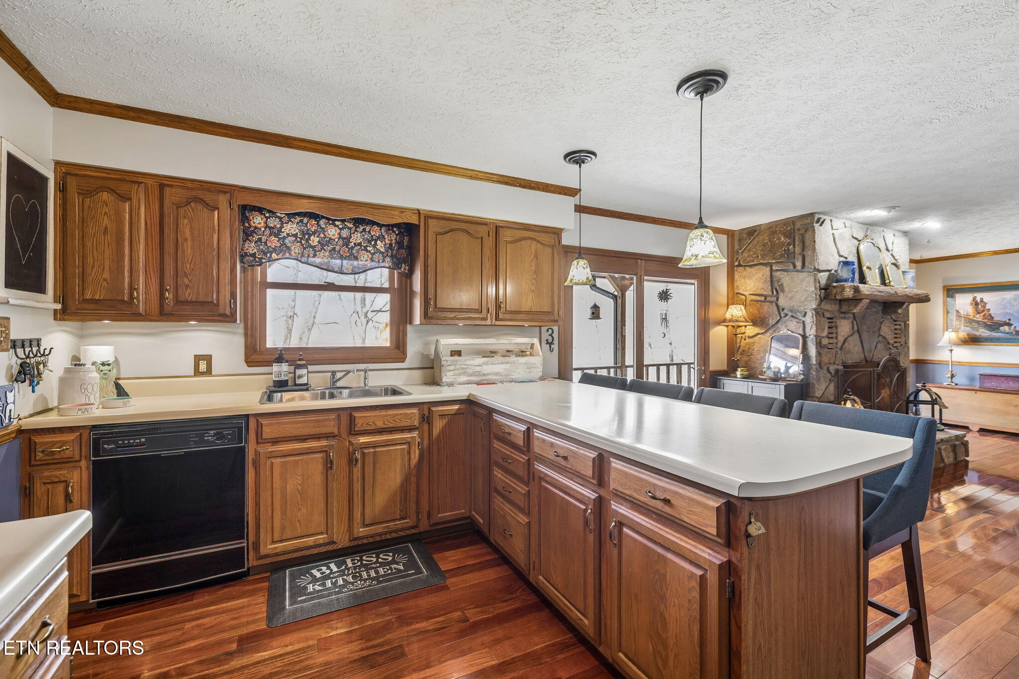 Kingston, Tennessee, 37763, United States, 3 Bedrooms Bedrooms, ,3 BathroomsBathrooms,Residential,For Sale,2013795
