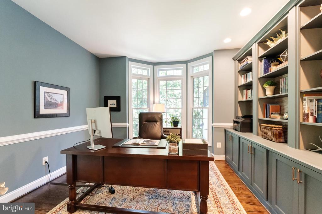 Vienna, Virginia, 22182, United States, 5 Bedrooms Bedrooms, ,6 BathroomsBathrooms,Residential,For Sale,1943879