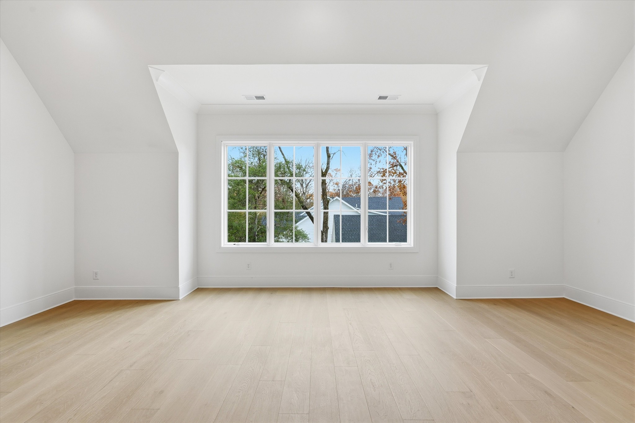 Nashville, Tennessee, 37205, United States, 5 Bedrooms Bedrooms, ,7 BathroomsBathrooms,Residential,For Sale,2002539