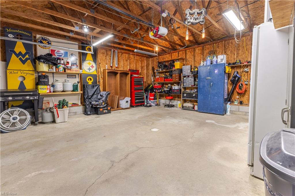 Chester, West Virginia, 26034, United States, 3 Bedrooms Bedrooms, ,3 BathroomsBathrooms,Residential,For Sale,1975770