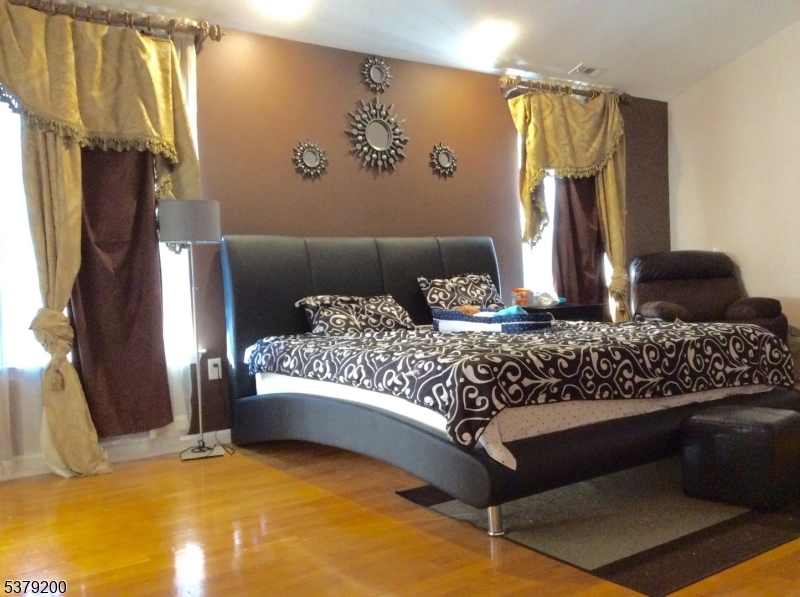 Marlboro Twp., New Jersey, 07751, United States, 3 Bedrooms Bedrooms, ,3 BathroomsBathrooms,Residential,For Sale,1919830