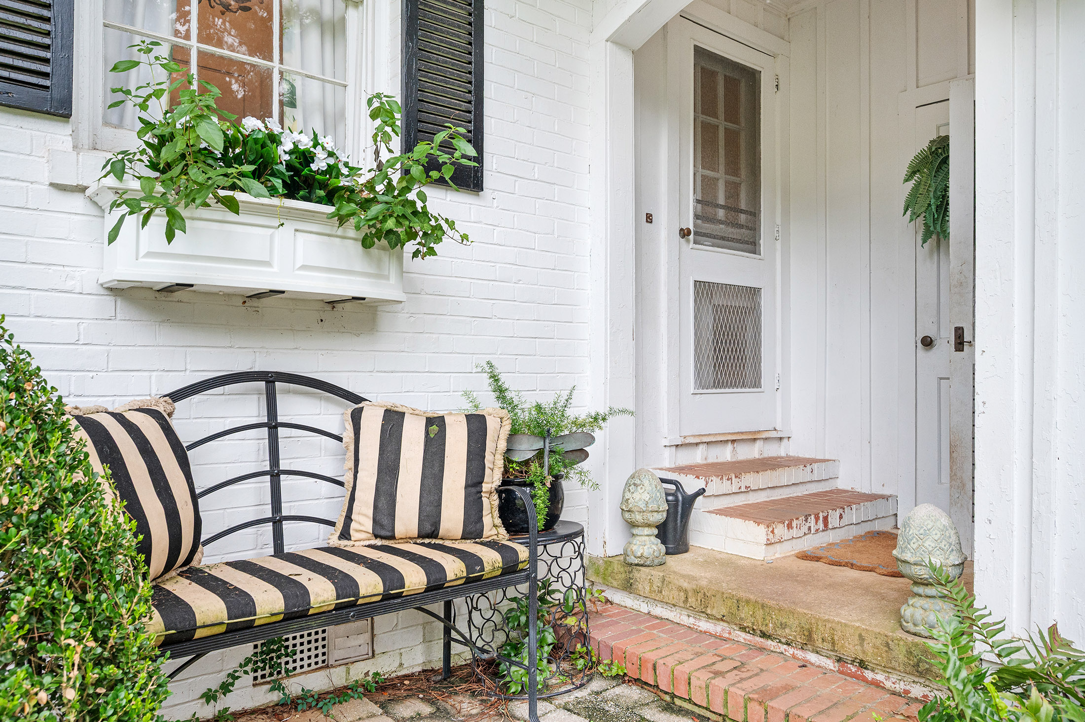  Charming Colonial Revival in the Heart of Historic Shirley Hills - 物件實景