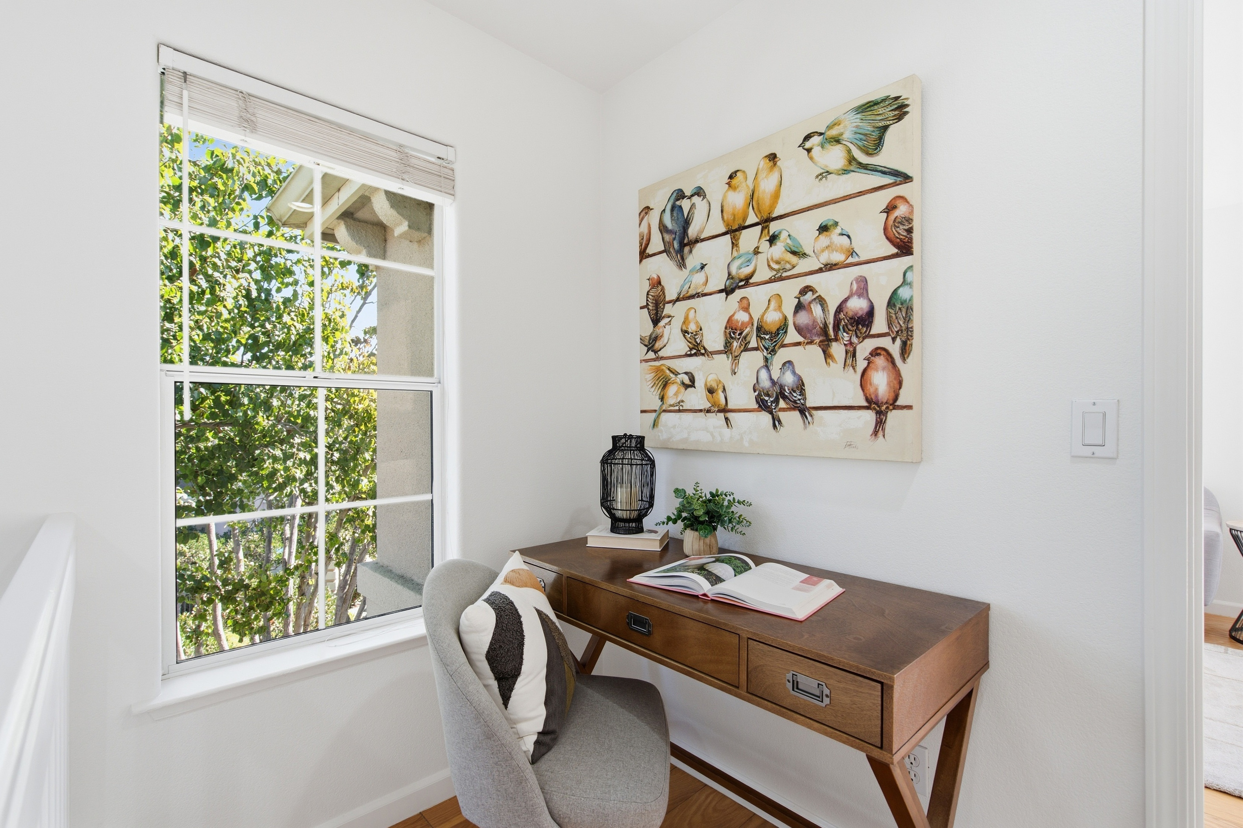  Beautifully Updated End-Unit with Reserve Views - 物件實景