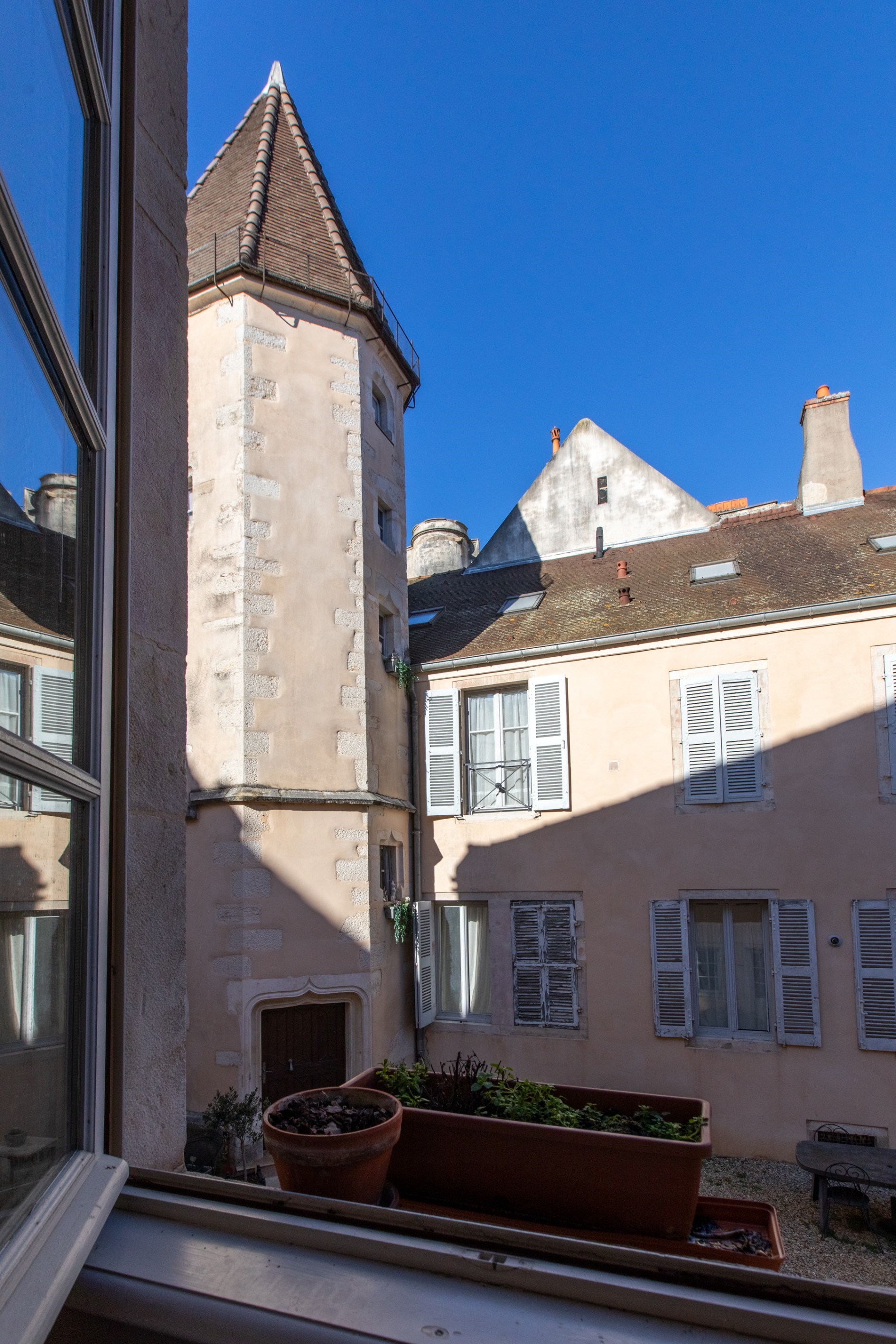  Beaune. Magnificent historic apartment overlooking an inner courtyard. - 物件實景