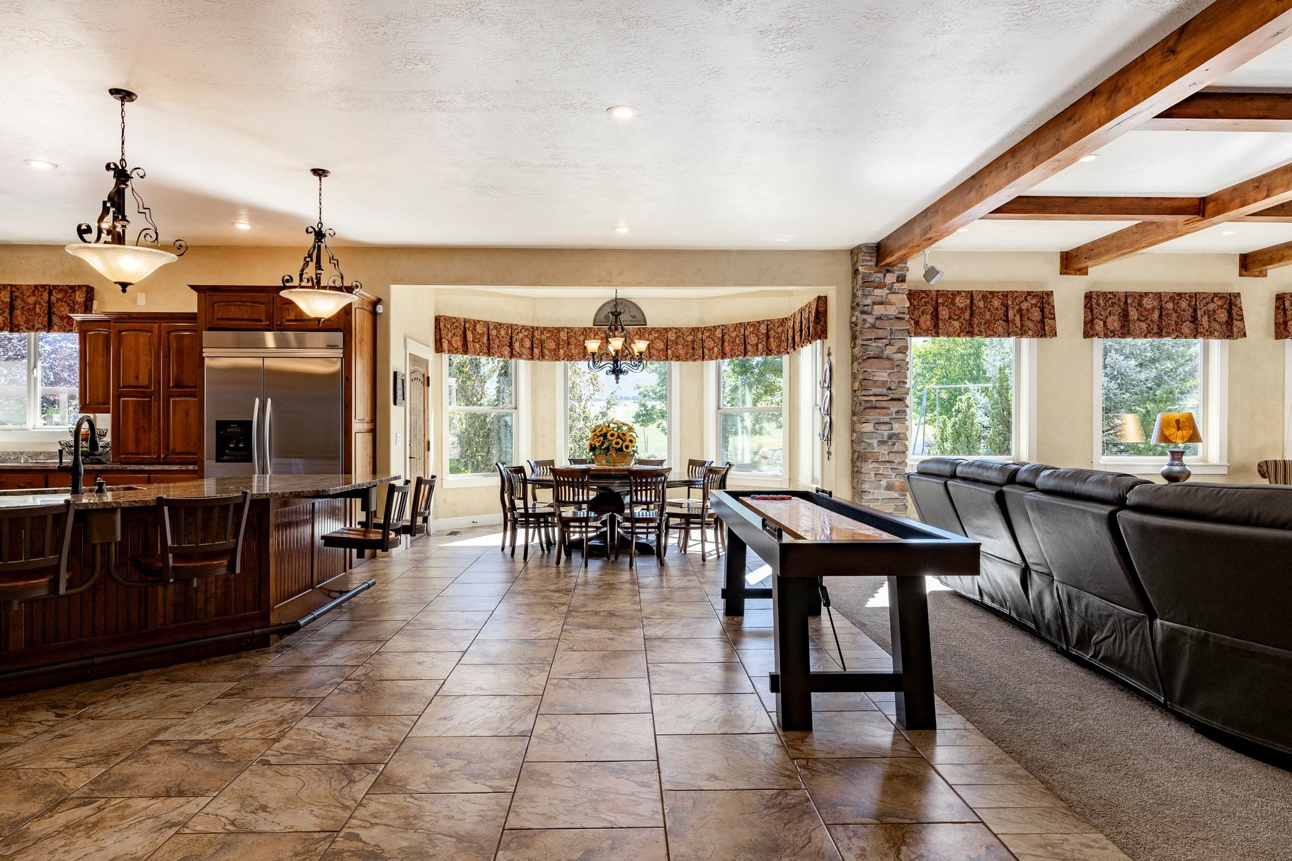  Family Compound with Sports Court, Privacy, and Horseshoe Mountain Views - 物件實景