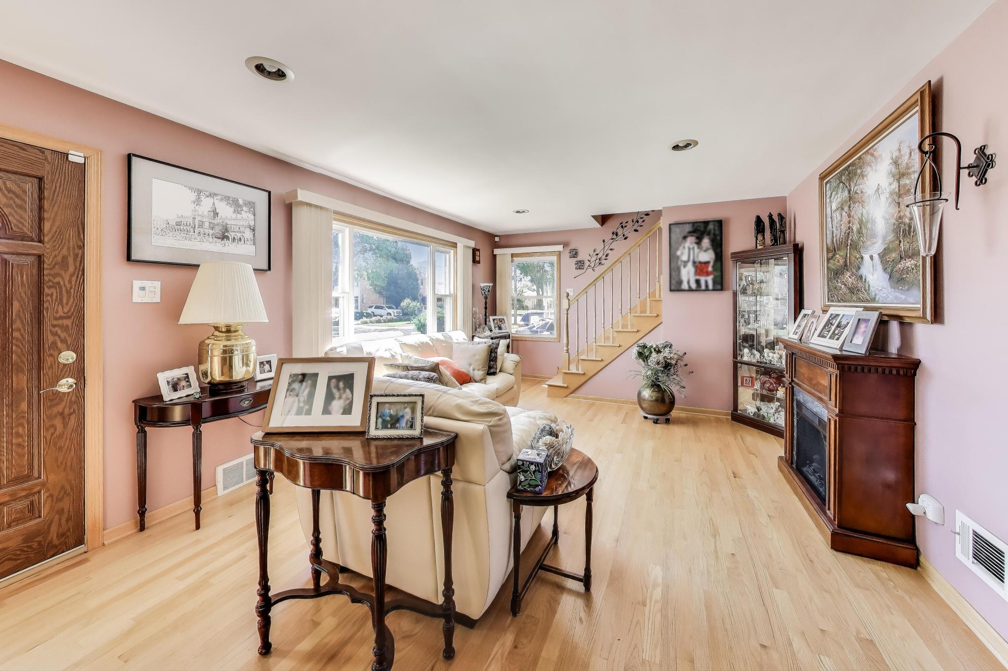 Harwood Heights, Illinois, 60706, United States, 2 Bedrooms Bedrooms, ,Residential,For Sale,1928738