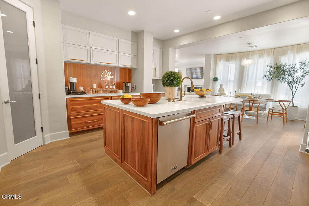 Thousand Oaks, California, 91362, United States, 4 Bedrooms Bedrooms, ,4 BathroomsBathrooms,Residential,For Sale,1997017