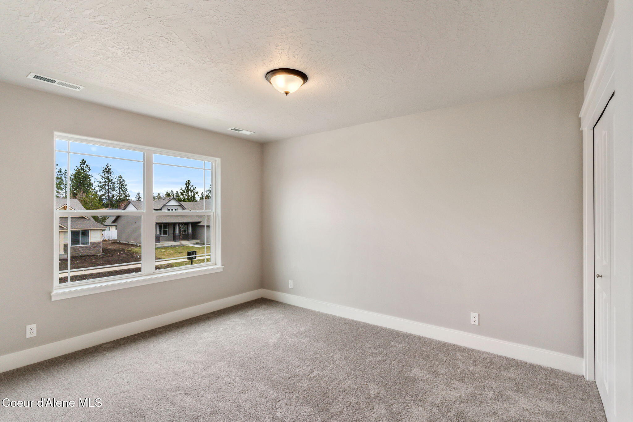 Rathdrum, Idaho, 83858, United States, 4 Bedrooms Bedrooms, ,1 BathroomBathrooms,Residential,For Sale,1998857