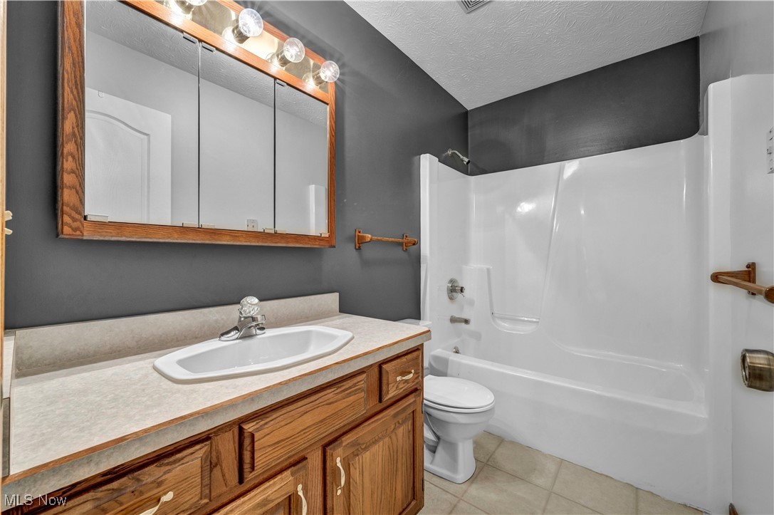 Lagrange, Ohio, 44050, United States, 3 Bedrooms Bedrooms, ,3 BathroomsBathrooms,Residential,For Sale,1988206