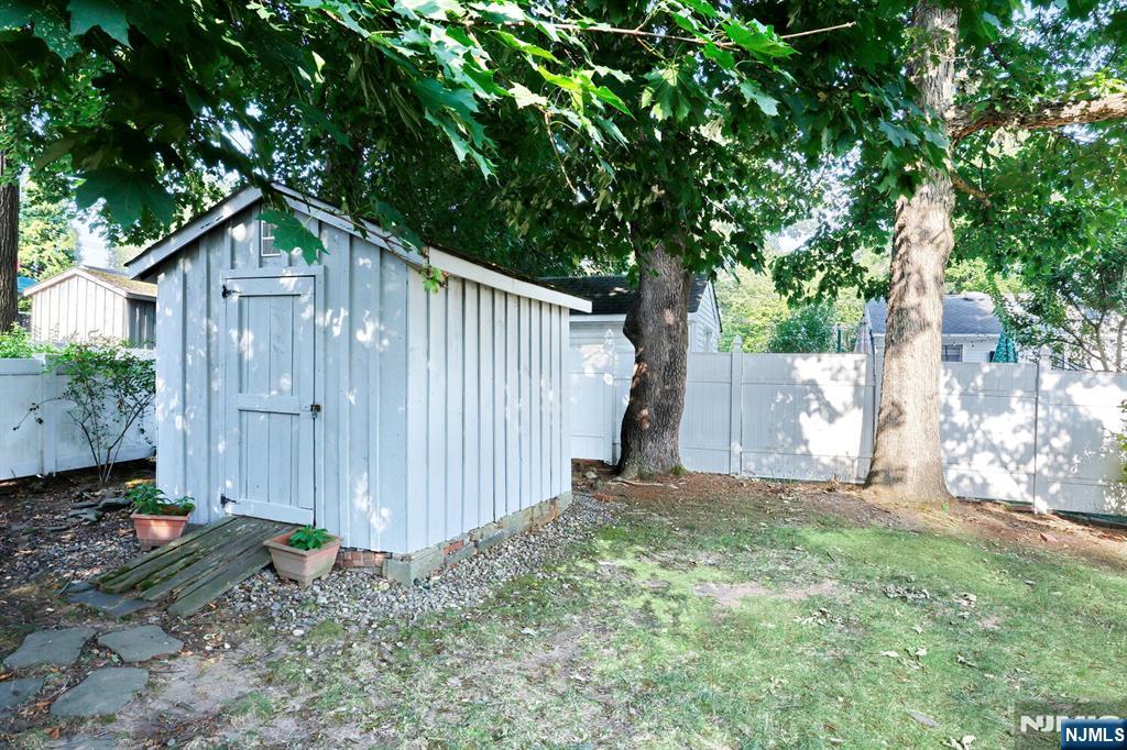 Waldwick, New Jersey, 07463, United States, 3 Bedrooms Bedrooms, ,2 BathroomsBathrooms,Residential,For Sale,1918312