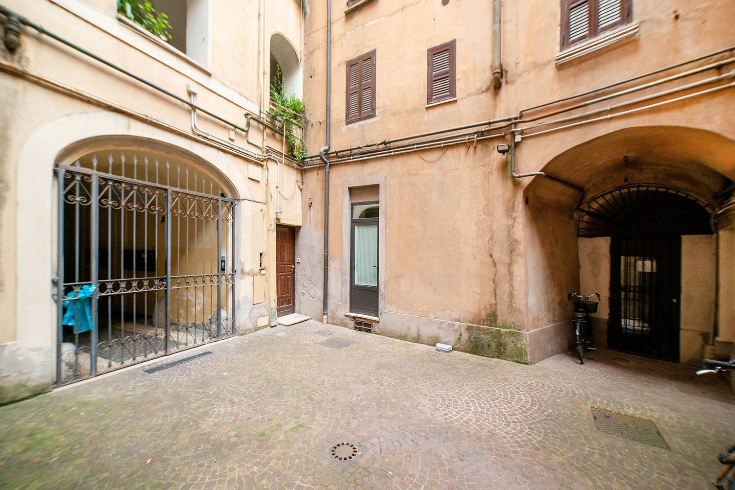 Roma, Roma, 00100, IT, 2 Bedrooms Bedrooms, ,1 BathroomBathrooms,Residential,For Sale,1695374