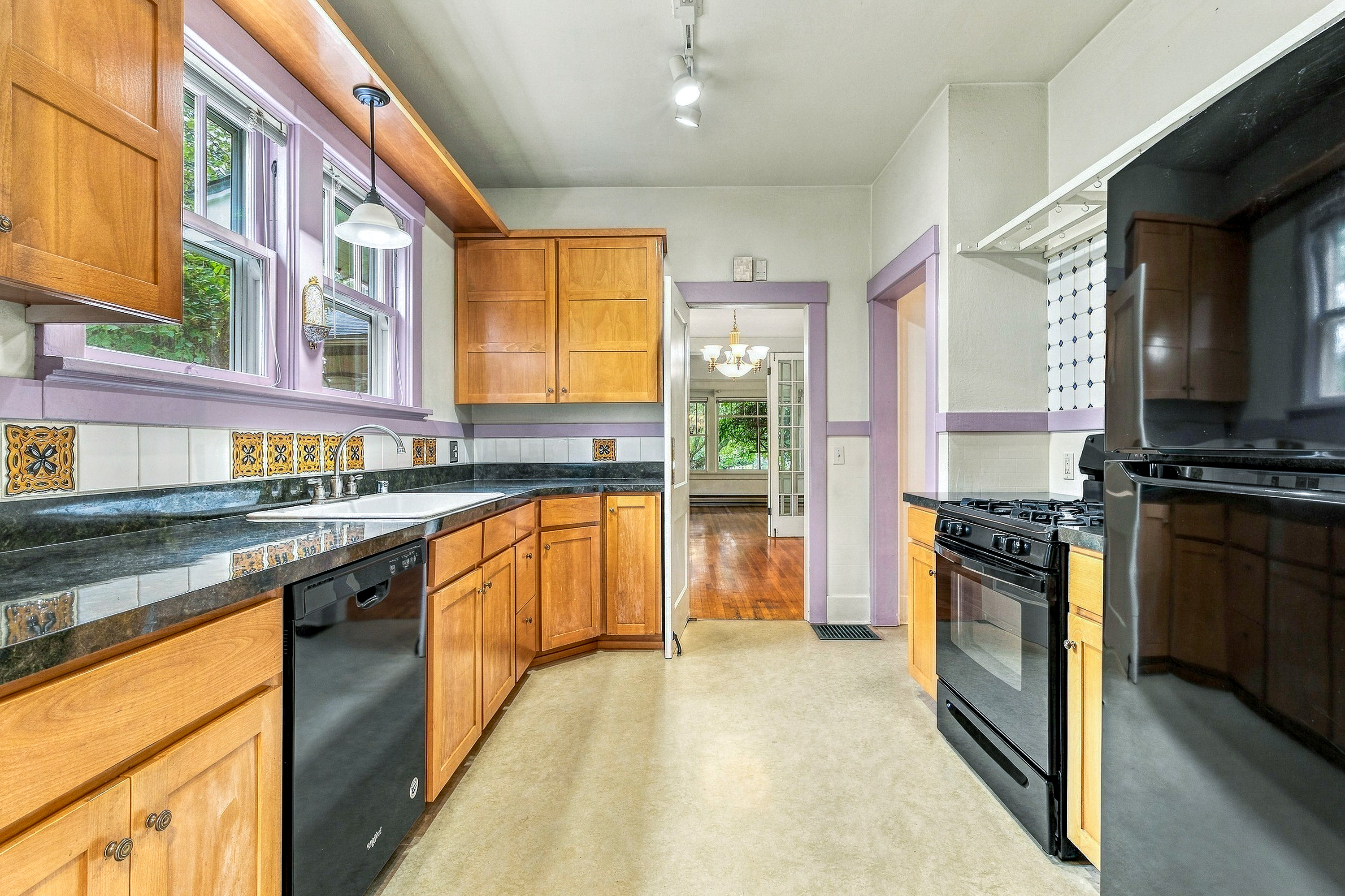  Crawford Home, 1235 Isaacs Ave - 物件實景