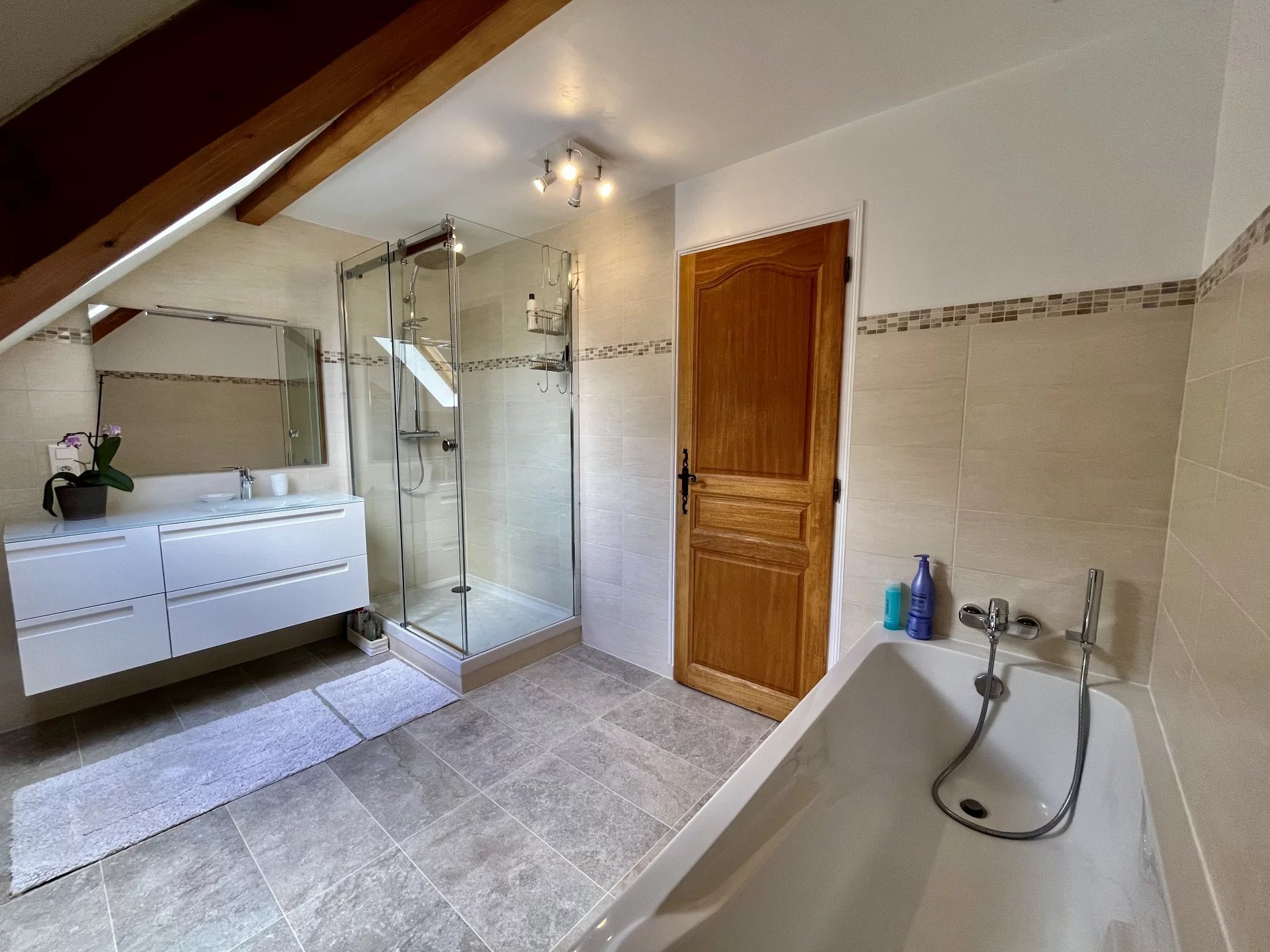 Samois-sur-Seine, Île-de-France, 77920, FR, 5 Bedrooms Bedrooms, ,4 BathroomsBathrooms,Residential,For Sale,1600874