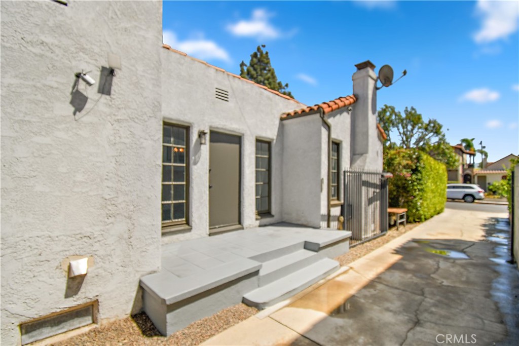Los Angeles, California, 90019, United States, ,Residential,For Sale,2022270