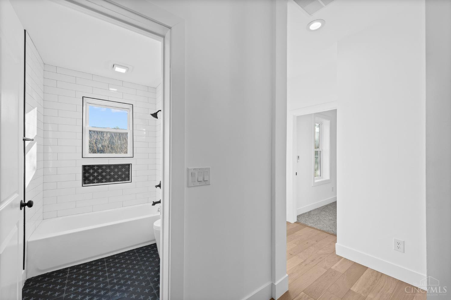 Cincinnati, Ohio, 45207, United States, 3 Bedrooms Bedrooms, ,3 BathroomsBathrooms,Residential,For Sale,1993082