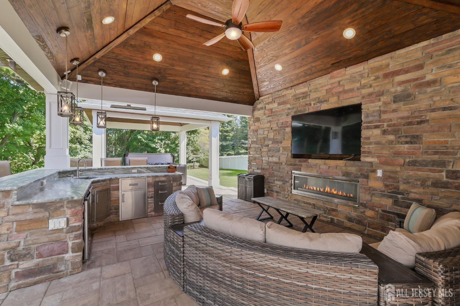 Marlboro, New Jersey, 07751, United States, 5 Bedrooms Bedrooms, ,3 BathroomsBathrooms,Residential,For Sale,1975938