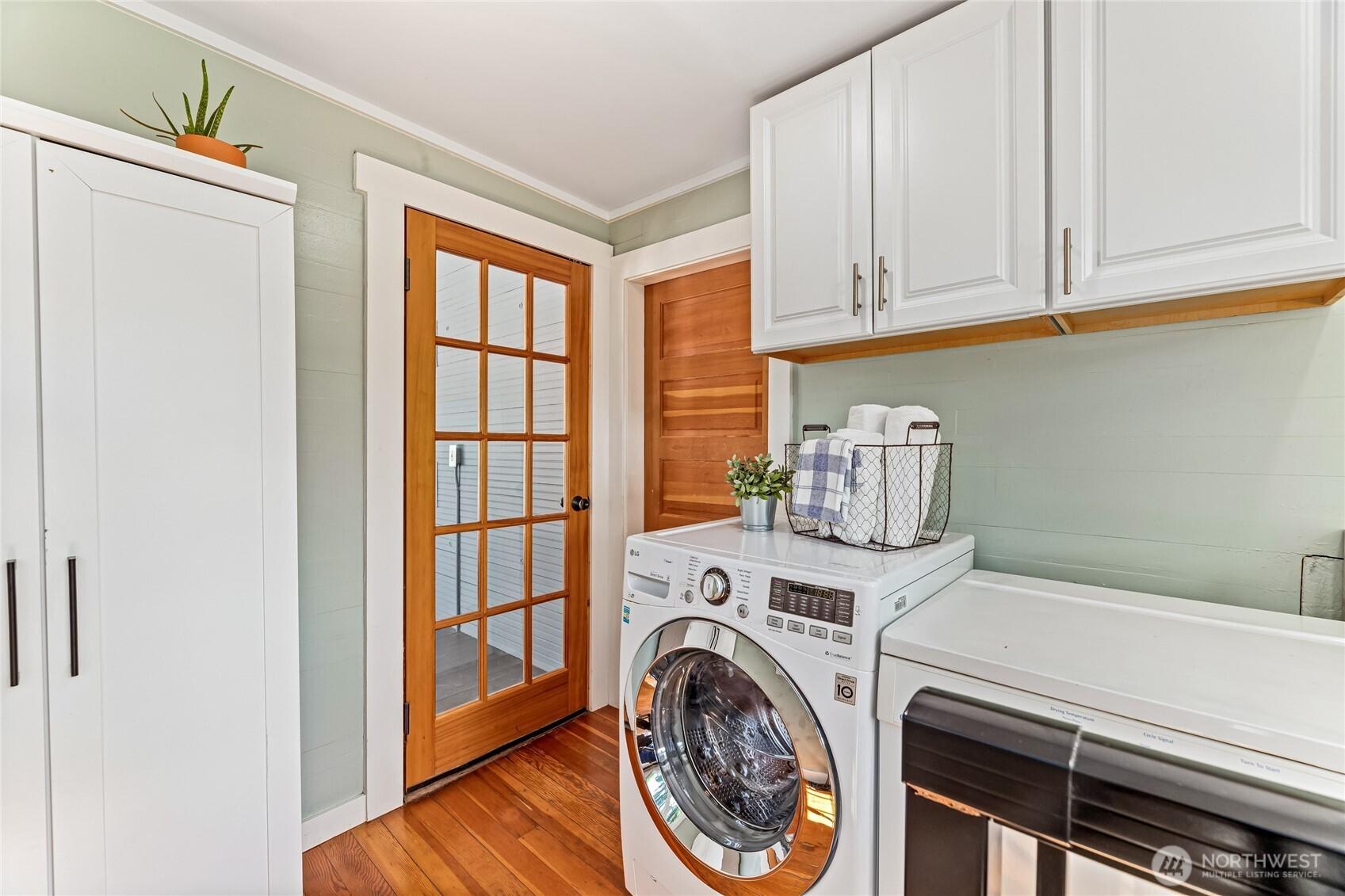 SEATTLE, Washington, 98103, United States, 4 Bedrooms Bedrooms, ,2 BathroomsBathrooms,Residential,For Sale,1874461