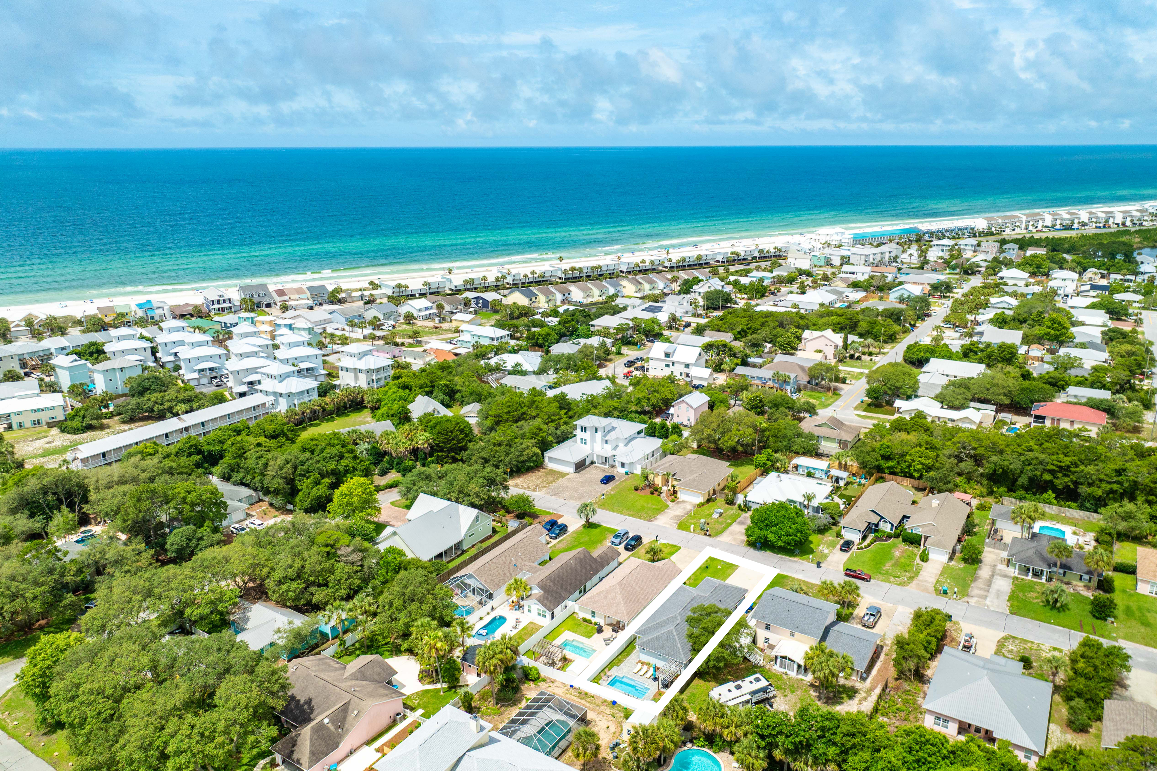  Rental-Ready Coastal Retreat with Heated Pool and No HOA - 物件實景