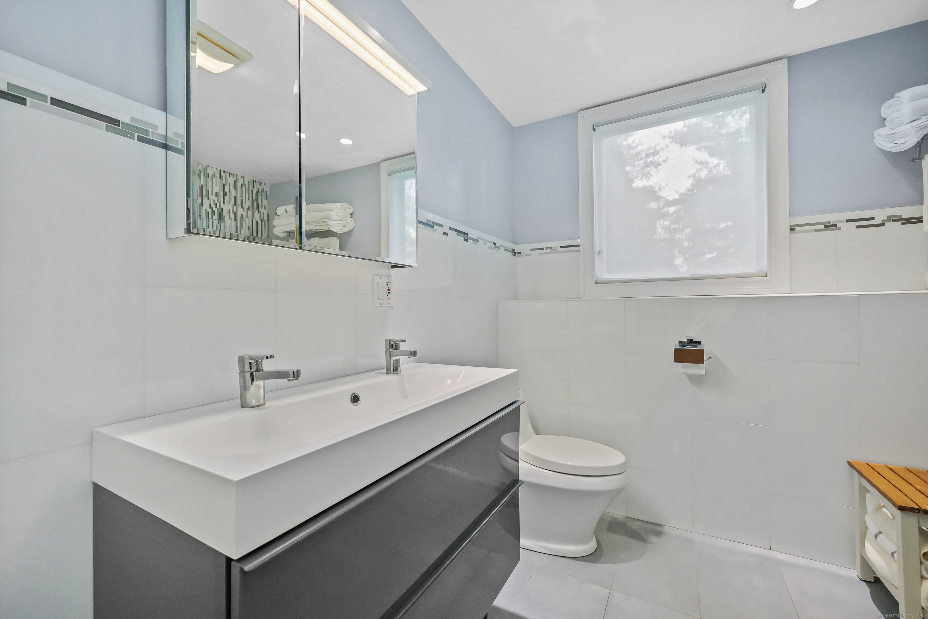 Fairfield, Connecticut, 06880, United States, 3 Bedrooms Bedrooms, ,3 BathroomsBathrooms,Residential,For Sale,1992139