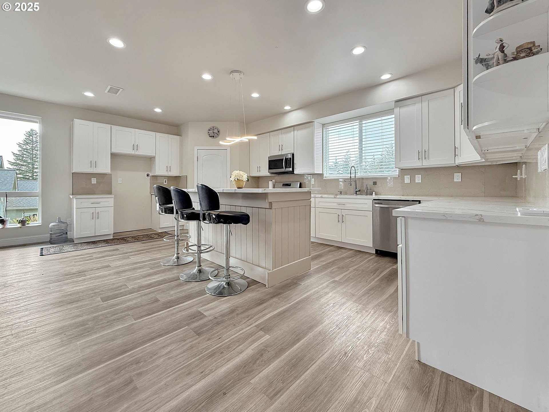 Brookings, Oregon, 97415, United States, 3 Bedrooms Bedrooms, ,3 BathroomsBathrooms,Residential,For Sale,1974762