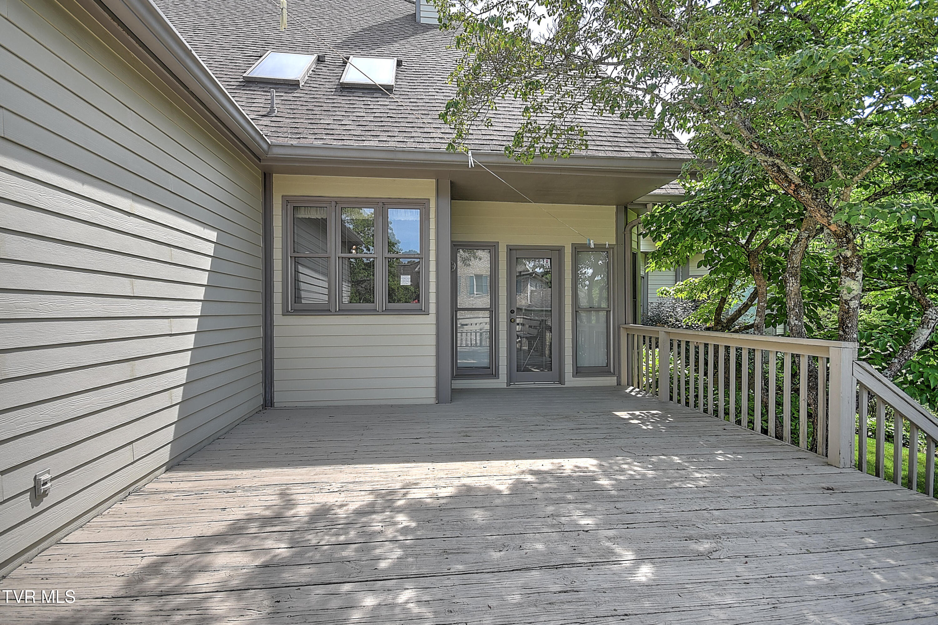 Johnson City, Tennessee, 37604, United States, 4 Bedrooms Bedrooms, ,3 BathroomsBathrooms,Residential,For Sale,1870775