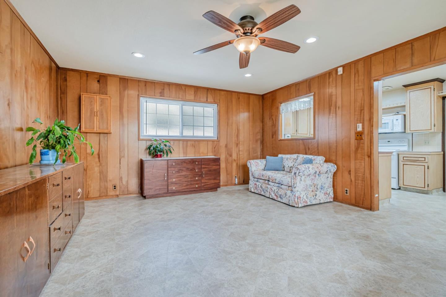 Watsonville, California, 95076, United States, 3 Bedrooms Bedrooms, ,2 BathroomsBathrooms,Residential,For Sale,1885327